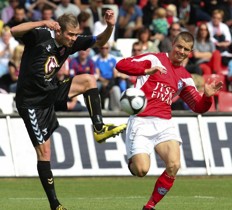 Dennis Flinta (til højre) er klar til at spille i Superligaen igen. Han har tidligere spillet i både Brøndby og FC Midtjylland. Arkivfoto. 