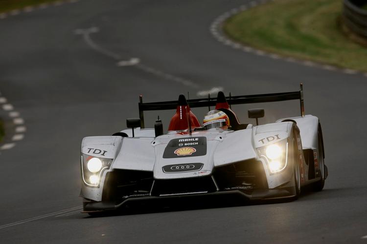 Audi R15 TDi, her med Timo Bernhard bag rattet, kan uhindret stille op i Le Mans efter at Peugeots protest er blevet afvist. Foto: Audi. 