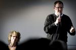 Bo Asmus Kjeldgaard - her fotograferet under et møde med partifæller i Valbý. Arkivfoto. 