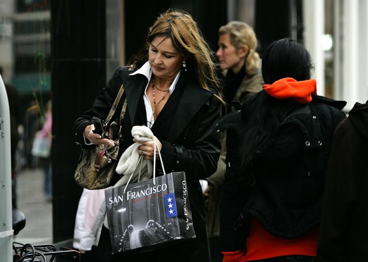 Flere banker tilbyder en sms med den aktuelle saldo på kontoen. Kunderne kan glæde sig til flere services i fremtiden. Arkivfoto. 