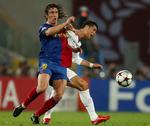 Den kommende Real Madrid-spiller Cristiano Ronaldo (til højre) i nærkamp med Barcelona-anføreren Carles Puyol i Champions League-finalen. De to kommer til at se mere til hinanden i fremtiden. Arkivfoto. 
