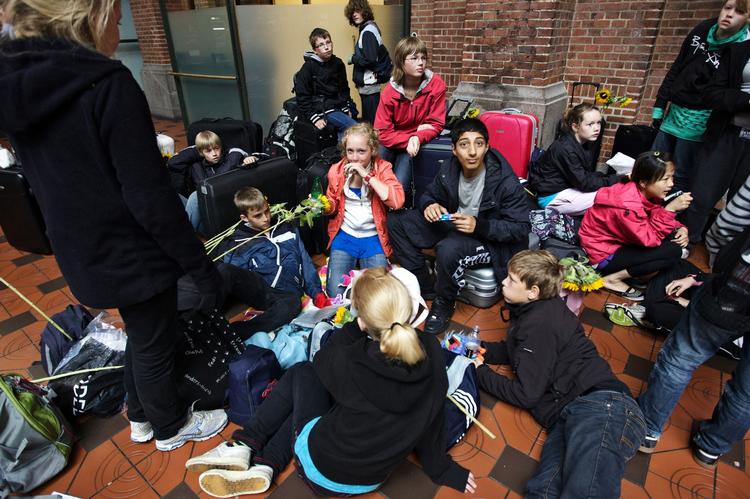 Fanget i København. Elever fra 6. klasse på Sabro-Korsvejskolen i Århus på vej hjem fra lejrtur på Bornholm. 