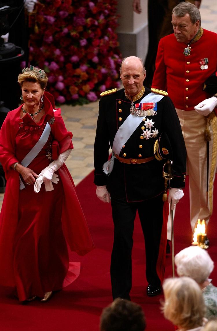 Norges kong Harald og den øvrige kongefamilie har muligvis været ofre for ulovlig overvågning. 