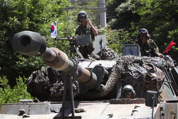 Sydkoreanske soldater under en øvelse, der skal forberede dem til krig med Nordkorea. 