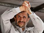 Irans præsident, Mahmoud Ahmadinejad kan fejre en tilsyneladende overbevisende sejr over sin modstander Mousavi. 