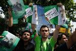 Den slagne præsidentkandidat Mirhossein Mousavi protesterer kraftigt mod åbenbare overtrædelser i valgprocessen. Valget har skabt politisk uro i Teheran. 