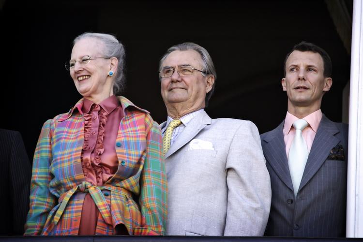 Prins Henrik har ingen kongekrone, og det får han heller ikke, hvis det står til Helge Adam Møller (K). 