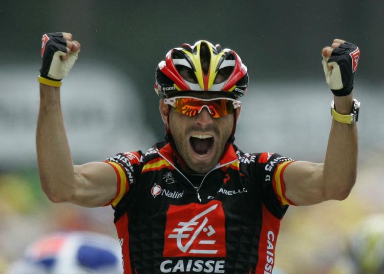 Alejandro Valverde vinder en etape i sidste års Tour de France og får den gule førertrøje. Arkivfoto. 