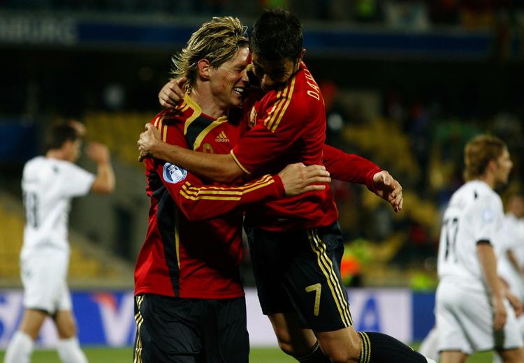 Fernando Torres (tv.) er glad for sine landsmænd, og han vil gerne have Liverpool til at købe flere af dem op til den nye sæson. Arkivfoto. 