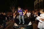 Lakers sejrs-festen i Los Angeles gader endte med voldsomt hærværk og social uro. 
