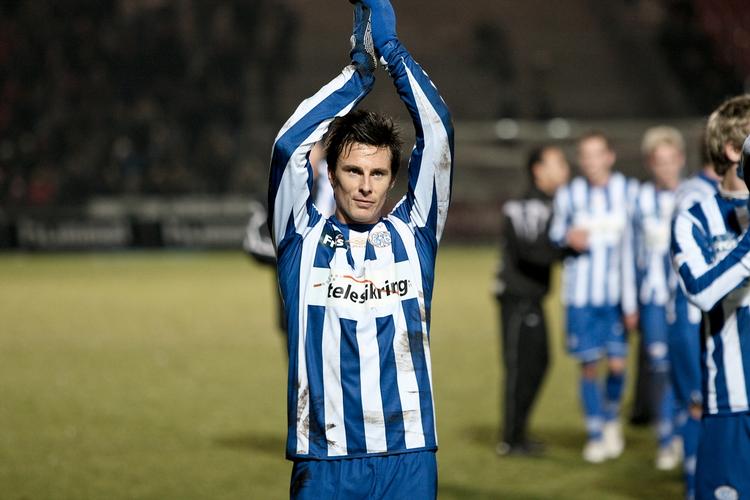 Jesper Bech er på banen for Esbjerg, mens det fortsat gik godt for angriberen i det vestjyske. Arkivfoto. 