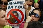 Flere steder - her i Malaysia - er der støttedemonstrationer for Irans unge, der har været på gaden i de seneste dage. 