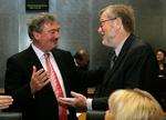 Luxembourgs udenrigsminister Jean Asselborn (tv) får sig en hyggesnak med udenrigsminister Per Stig Møller mandag forud for mødet mellem EUs udenrigsministre. 
