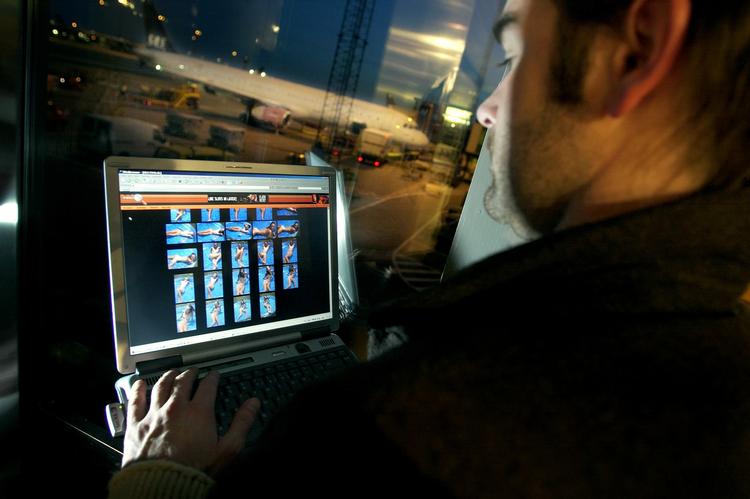 Politiet har indtil videre anholdt 18 personer i Danmark ved dagens aktion for distribution af børneporno på internettet. Arkivfoto. 