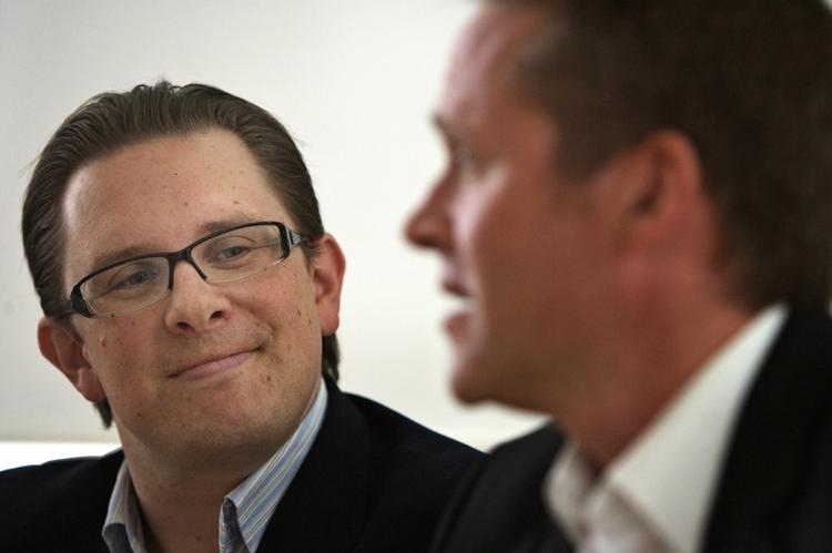 Simon Emil Ammitzbøll og Anders Samuelsen ved dagens pressemøde, hvor de sprang ud som  nye partikammerater. 