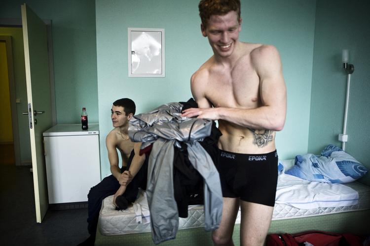 Torben Keller, her fanget i forberedelserne til et boksestævne i Berlin, er i kvartfinalen i EU-mesterskabet. Arkivfoto. 