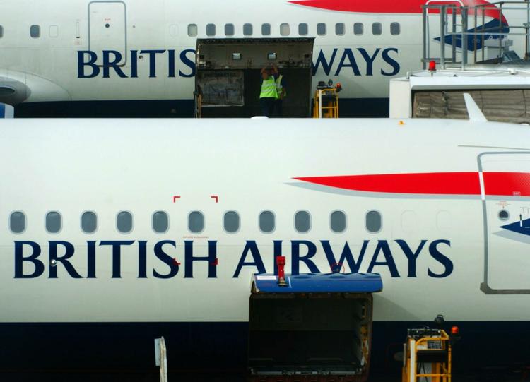 British Airways' direktør har sagt nej tak til sin juliløn på godt en halv millioner kroner og opfordrer nu sine medarbejderne til at følge eksemplet. (Arkivfoto) 