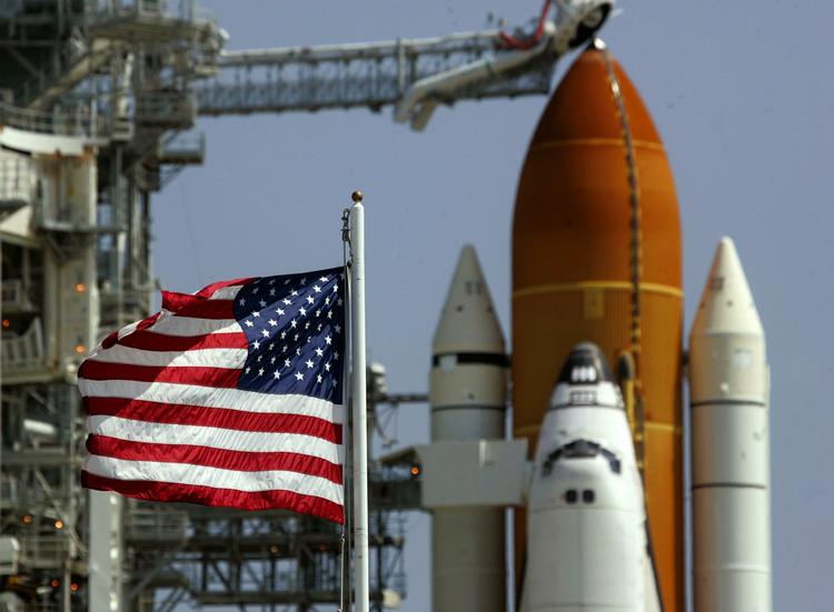 Endeavour på affyringsrampen i Kenedy Space Center i Cape Canaveral i Florida. 