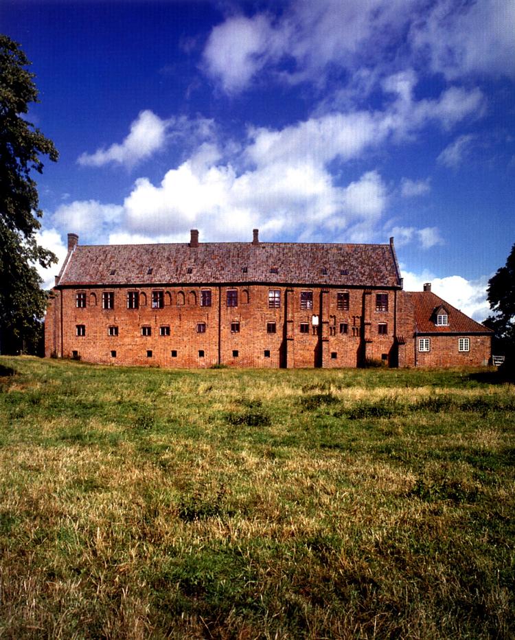 Medarbejderne på Esrum Kloster er »ovenud begejstrede«. Forliget mellem kommunerne og staten betyder, at truslen om lukning er forsvundet. Arkivfoto: Kaj Lergaard 