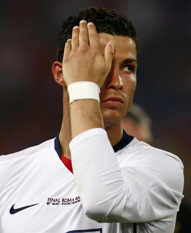 Håret skal sidde perfekt, når Cristiano Ronaldo og de nye rollemodeller i fodboldens verden går på banen. Arkivfoto. 