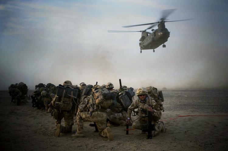 Det er ikke kun amerikanere, som hjælper de danske soldater. Britiske marinesoldater kæmper sammen med de danske styrker i Helmand. 