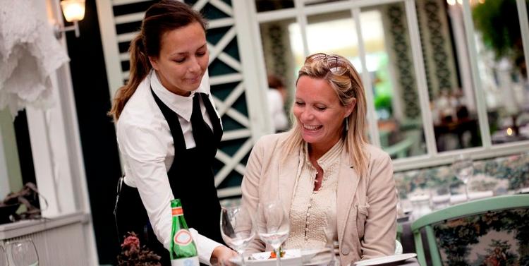 Dyrt. Divan 2 holder sig - i følge restauranten selv - til »stensikre hits« på menuen. Foto: Peter Hove Olesen 