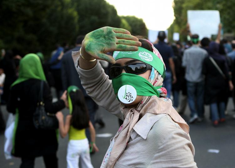 En støtte af reformkandidaten Hossein Mousavi, der har anklaget Irans styre for valgsvindel, efter han fredag tabte valget til den siddende præsident Ahmadinejad. 
