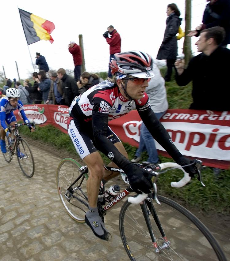 Vladimir Gusev indledte sin professionelle karriere hos CSC. Her ses han i det legendariske løb, Paris - Roubaix. 