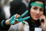 Dagen i teheran er af den slagne præsidentkandidat Mir-Hossein Mousavi blev udråbt til sørgedag for de mindst syv døde iranske aktivister.Mousavi opfordrer folk til at komme i sort tøj. 