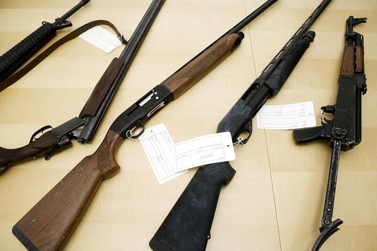 Næsten 10.000 ulovlige våben er blevet indleveret til politiet under frit lejde-aktionen. Flest jagt- og konkurrencevåben. 