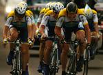Lance Armstrong i front for Astana-holdet, der nu er klar til Tour de France. Arkivfoto. 
