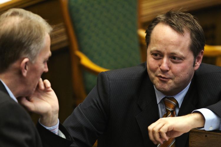 Sundhedsminister Jakob Axel Nielsen kritiseres skarpt af regionerne, fordi han siger, at de skal stå 'skoleret' efter ballade om lægevagten. Arkivfoto. 
