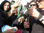 ' Idag føler jeg mig stolt af at være en iraner '. Sådan siger den iranske journalist Syma Sayyah  der rapporterer fra gaden i  Teheran onsdag. Hun gik sammen med tusinder af iranere i fred og ro gennem gaderne i stille protest mod valget og regeringen til Enghelap Pladsen midt i Teheran. 