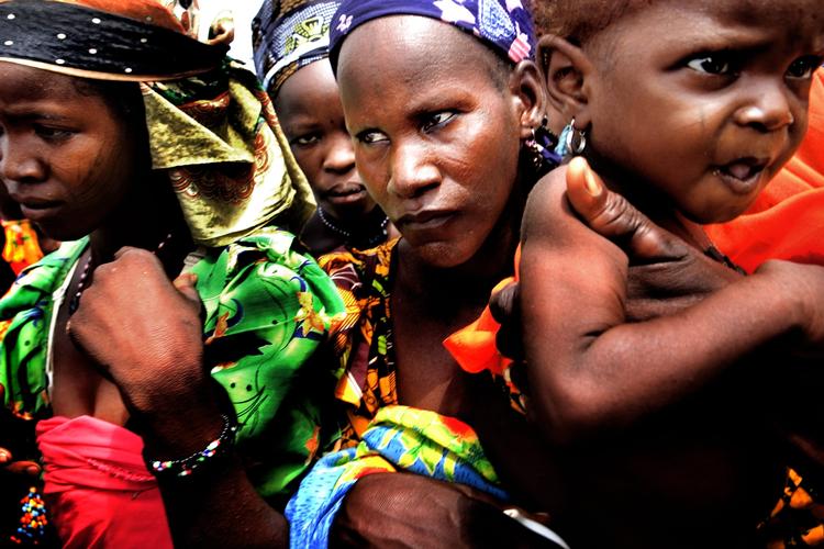 Der er flere sultende i verden end nogen sinde før. Her en situation fra et af verdens allerfattigste lande, Niger, der oplever meget stor børnedødelighed. 