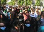 Et billede fra en amatørvideo viser tilslutningen til en demonstration i Teheran i tirsdags. 