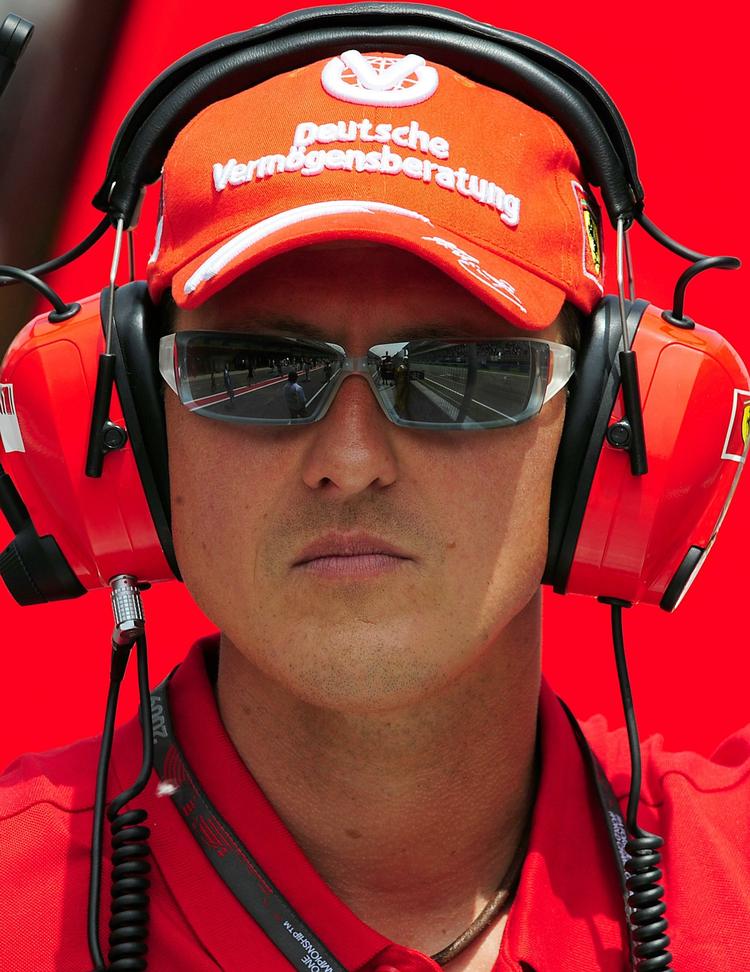 Michael Schumacher ser spansk Formel 1 Grand Prix i Montmelo nær Barcelona i maj, 2009. 