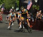 Lance Armstrong nærmer sig Tour de France-formen, hvilket han viste ved at vinde et gadeløb i USA. 