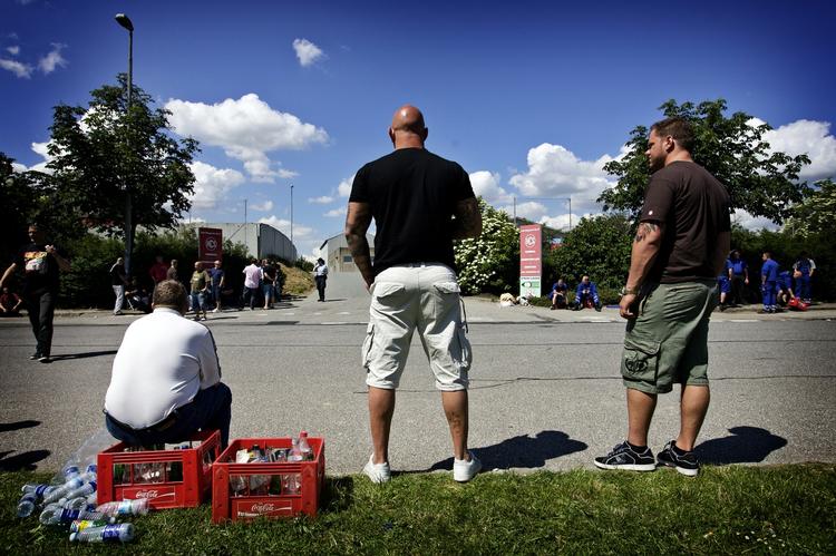Skraldemænd sætter solidaritet højt. Fire selskaber støtter nu kollegerne fra renovationsselskabet HCS i Glostrup. 