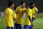 Douglas Costa (th) jubler efter en scoring mod Uruguay ved de sydamerikanske U20-mesterskaber i Venezuela i slutningen af januar. Arkivfoto. 