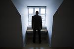 Mange alvorligt syge opdager ikke, at han eller hun har penge til gode hos pensionsselskabet. Det vil et flertal i Folketinget rette op på. 