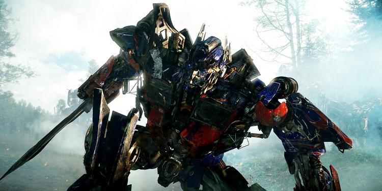 Autobot. I modsætning til etteren fra 2007, der kun havde 14 robotter, er der 46 med i toeren, 'Transformers - de faldnes hævn'. Men det hjælper dog ikke meget på underholdningsværdien.  Foto fra filmen 