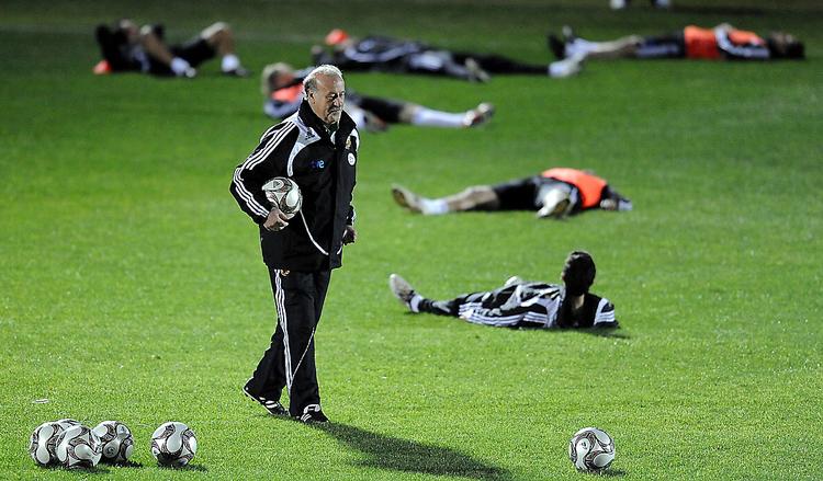 Vicente del Bosques første kamp som landstræner var mod Danmark i Parken i august 2008. Ingen anden har nogen sinde vundet sine første 13 kampe som landstræner.  Foto: Martin Meissner/AP 