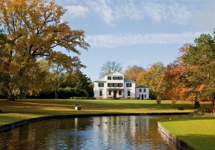 Øregaard Museum nær Strandvejen i Hellerup blev bygget i årene 1806-7 og fungerede som sommerresidens for storkøbmand Johannes Søbøtker og hans familie. Pr-foto 