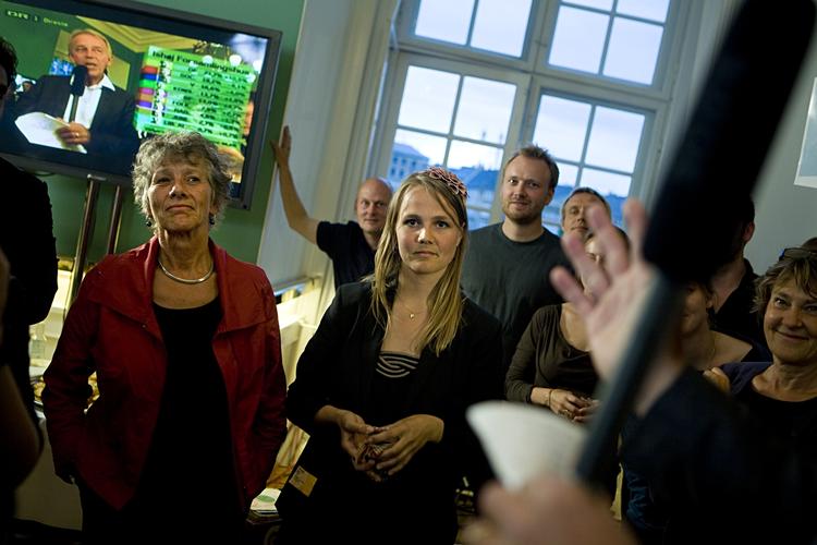 Emilie Turunen på valgaftenen sammen med SF's topscorer hvad personlige stemmer angår, Margrethe Auken. 
