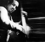 Han var ikke nem at omgås, bassisten Charles Mingus. Faktisk røg han i retten og fik en betinget dom for at slå en kollega. Men som komponist var han en af dem, der i 1959 gav jazzen et ordentligt spark fremad. 