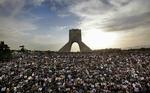 Politiken tager initiativ til at samle underskrifter sammen, som vil blive overbragt den iranske ambassadør i Danmark, Naser Jasbi. Arkivfoto fra demonstration i Iran. 