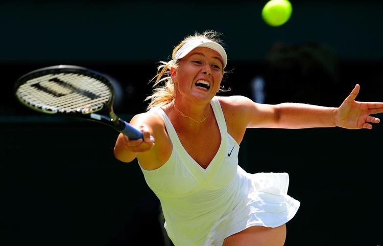 Maria Sjarapova kæmpede for sin chance mod Gisela Dulko, men den tidligere Wimbledon-vinder måtte give sig til sidst. 