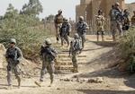 Amerikanske soldater på patrulje i Babylon i onsdags. Samme dag som 72 mennesker blev dræbt af en enorm bilbombe i Iraks hovedstad Bagdad. 