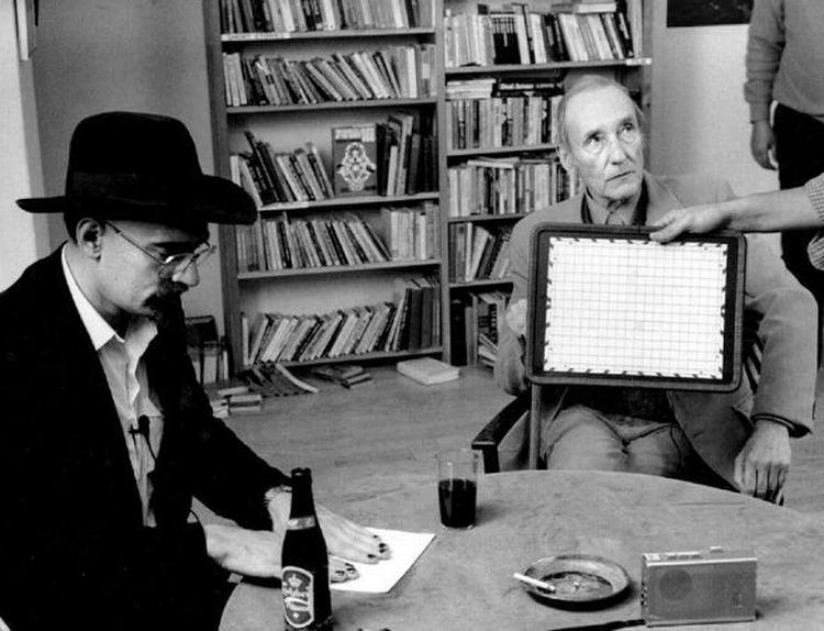 Blandt de film, som filmstriben har på lager, er dokumentarfilm om forfatteren Dan Turell,  der her ses sammen med den amerikanske forfatter William S. Burroughs. 
