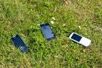 Nokia E75, iPhone 3G og Sony Ericsson C702 - alle med gps. Men sidstnævnte virkede ikke, og Nokia-telefonerne kan ikke navigere uden adresser. 